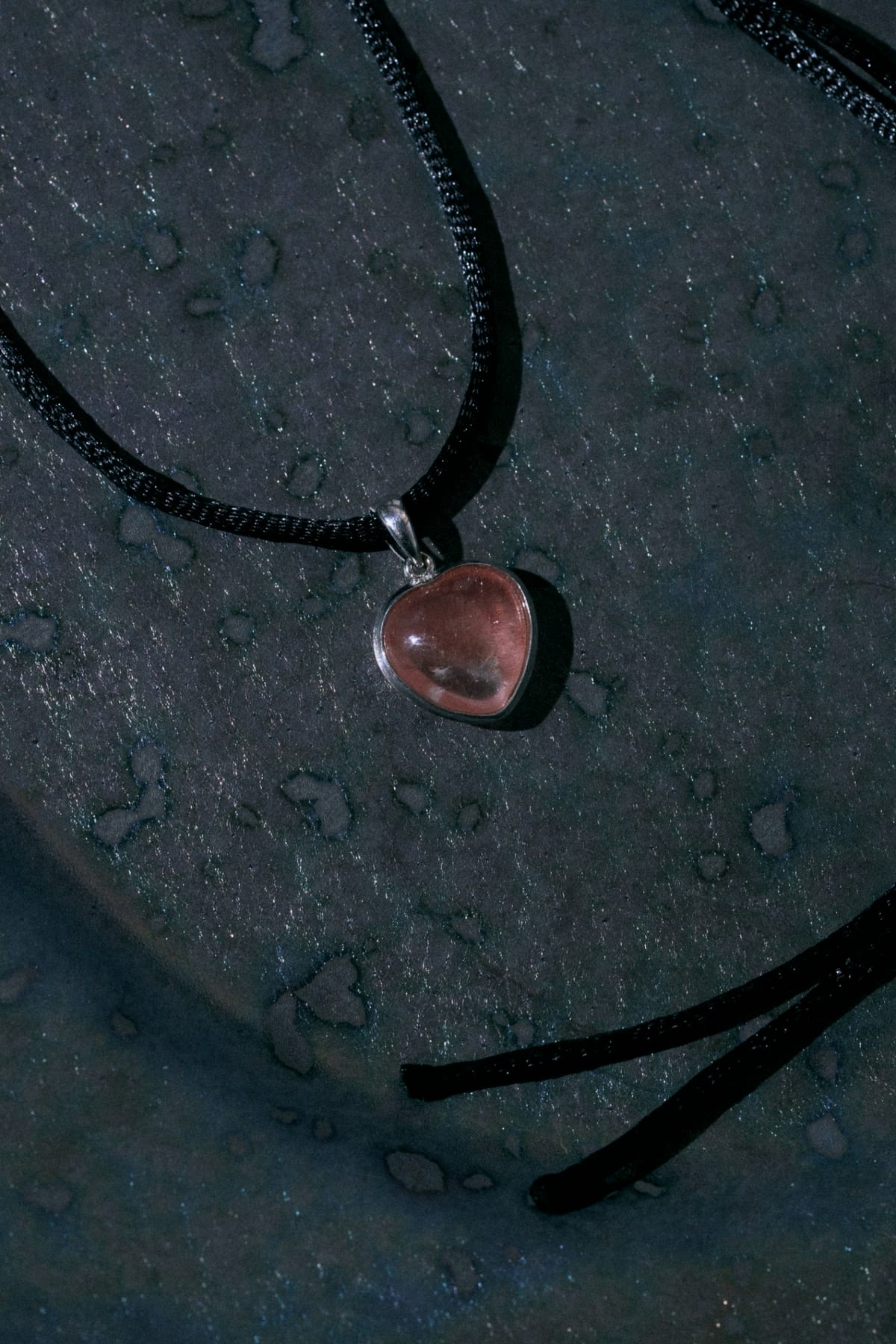 STRAWBERRY QUARTZ SILK CHOKER