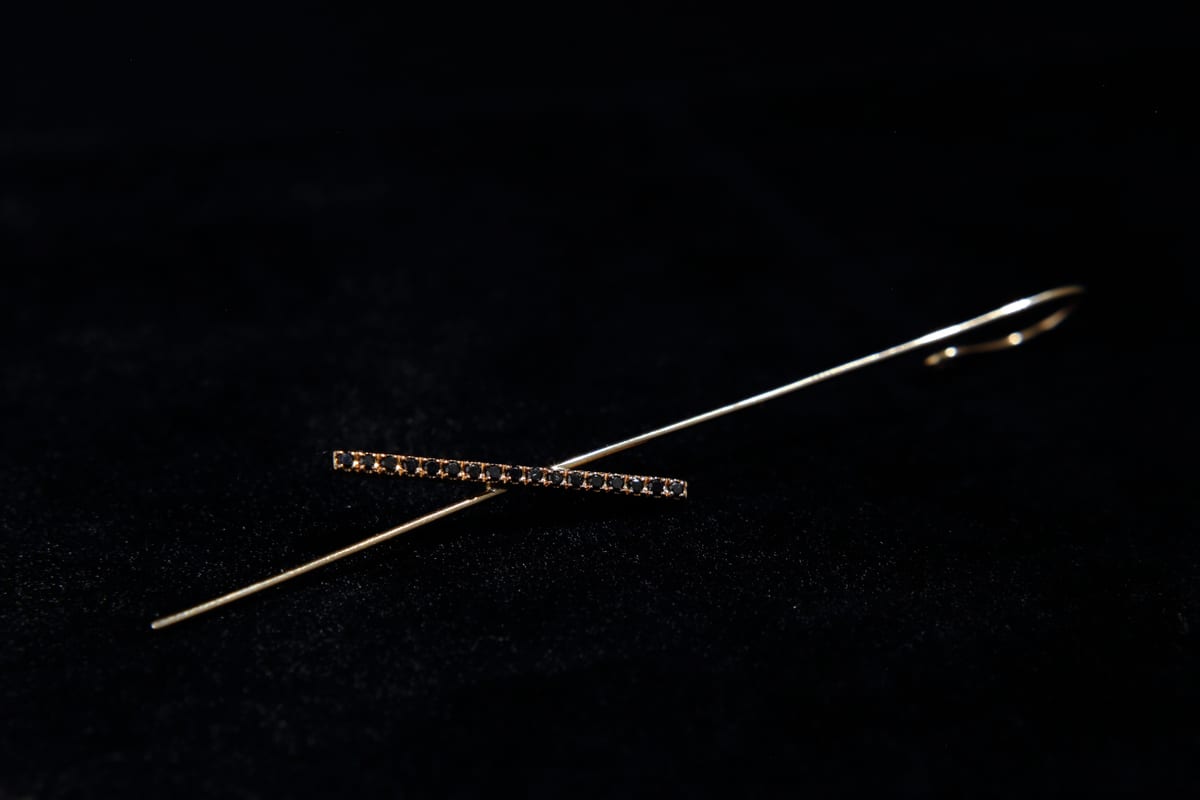 SOURCE LINE BLACK DIAMOND HALF PIERCE